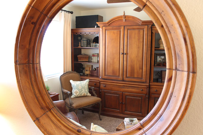 A Small But Functional Home Office