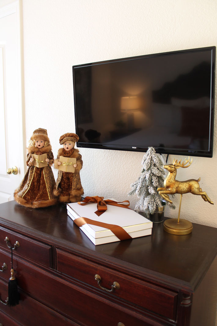 Simple Dresser Vignette