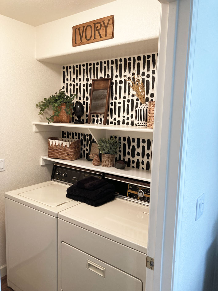 $40 Laundry Room Makeover